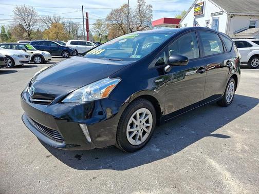 2014 Toyota Prius v Two