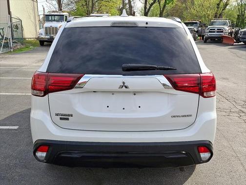 2019 Mitsubishi Outlander LE