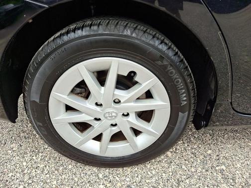 Black - 202 2014 Toyota Prius v Five