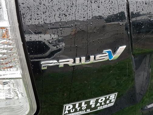 Black - 202 2014 Toyota Prius v Five