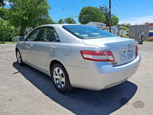 Classic Silver Metallic - 1F7 2010 Toyota Camry LE