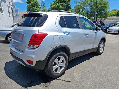 Silver Ice Metallic 2017 Chevrolet Trax LT