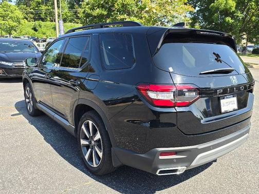 2023 Honda Pilot Touring 8-Passenger