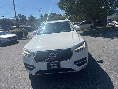 2017 Volvo XC90 T6 Momentum