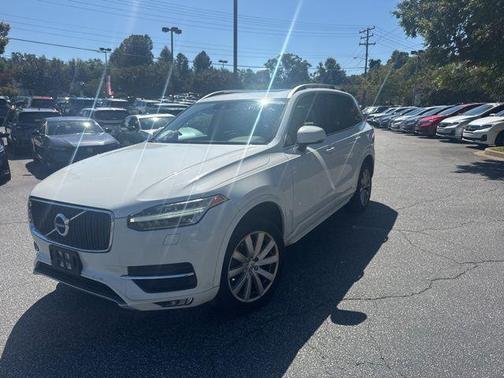 2017 Volvo XC90 T6 Momentum