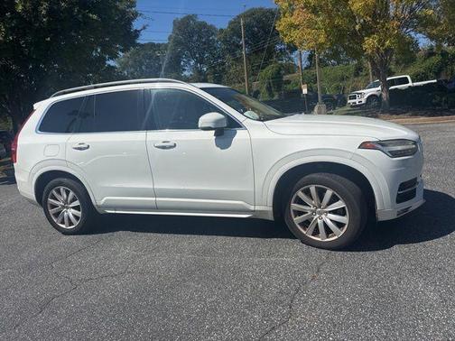 2017 Volvo XC90 T6 Momentum