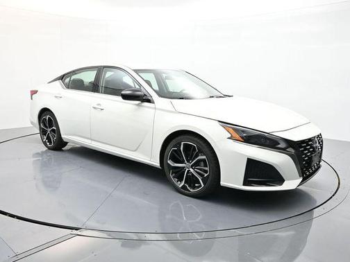2023 Nissan Altima SR FWD