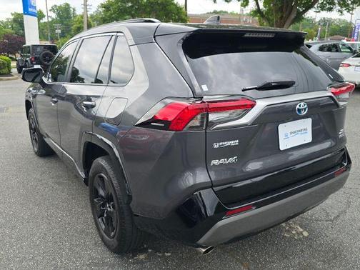 2020 Toyota RAV4 Hybrid SE