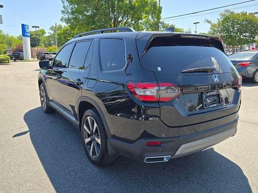 2025 Honda Pilot Touring 8-Passenger