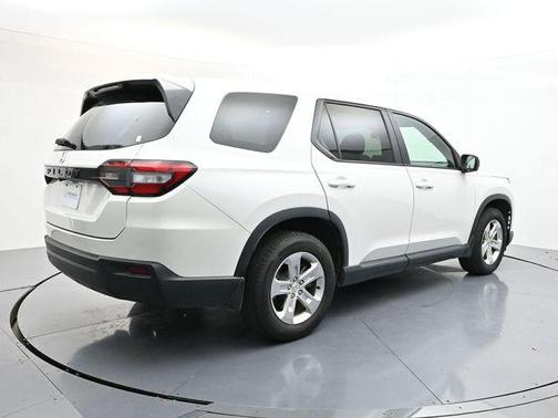 2023 Honda Pilot 2WD LX