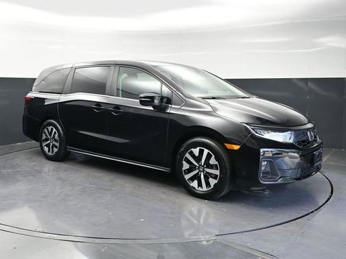Crystal Black Pearl 2025 Honda Odyssey
