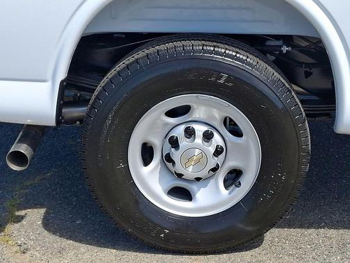 Summit White 2026 Chevrolet Express 2500 Work Van