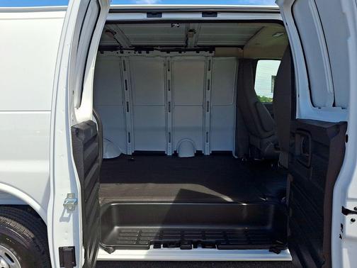 Summit White 2026 Chevrolet Express 2500 Work Van