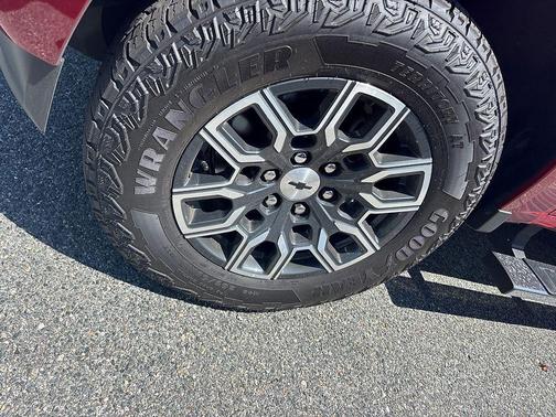 Radiant Red 2025 Chevrolet Colorado Z71