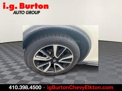White 2019 Nissan Rogue SL