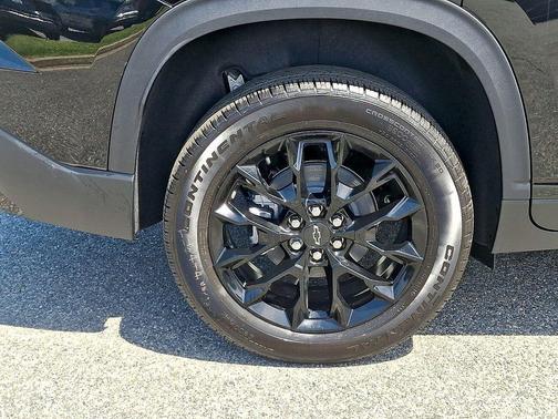 Black Metallic 2026 Chevrolet Traverse LT