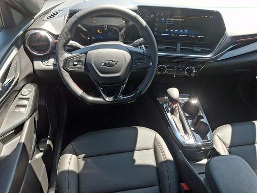 Summit White 2026 Chevrolet Trax 2RS