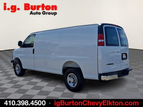 Summit White 2026 Chevrolet Express 2500 Work Van