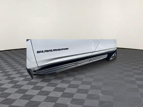 Summit White 2021 Chevrolet Suburban LT