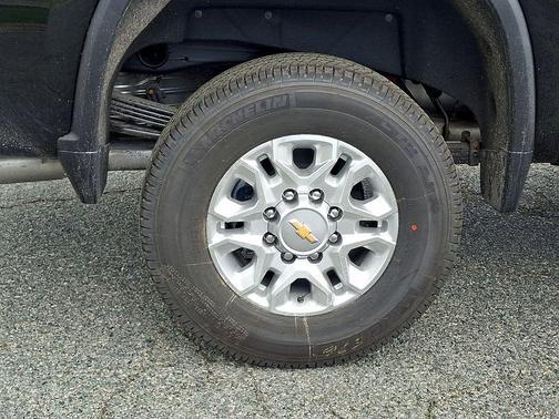 Black 2026 Chevrolet Silverado 2500 ZR2