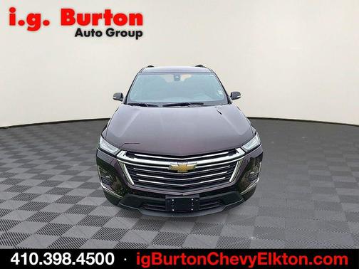 Black Cherry Metallic 2023 Chevrolet Traverse LT Cloth