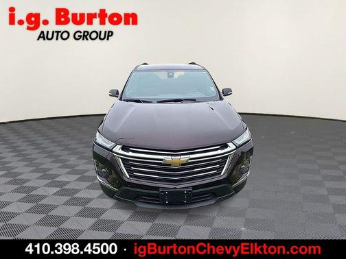 Black Cherry Metallic 2023 Chevrolet Traverse LT Cloth
