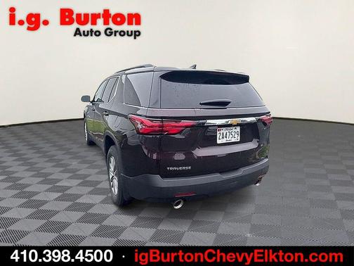 Black Cherry Metallic 2023 Chevrolet Traverse LT Cloth
