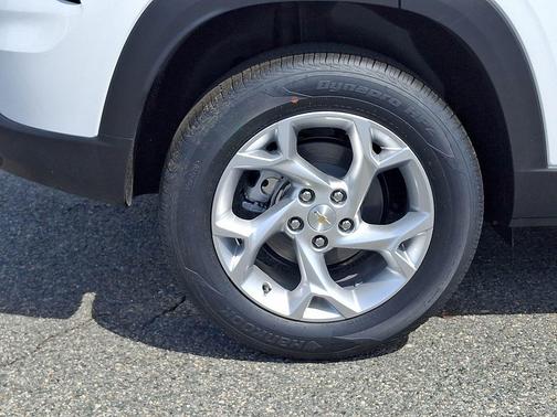 Summit White 2026 Chevrolet Trax LS
