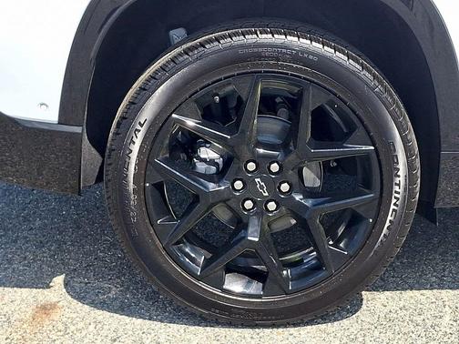 Polar White 2026 Chevrolet Traverse RS