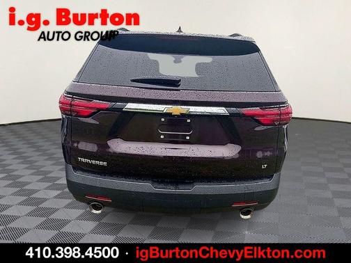 Black Cherry Metallic 2022 Chevrolet Traverse LT Cloth