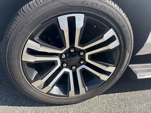 White Frost Tri-Coat 2018 GMC Yukon Denali