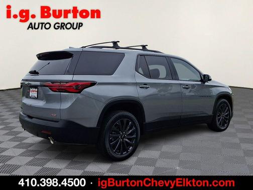 Sterling Gray Metallic 2023 Chevrolet Traverse RS