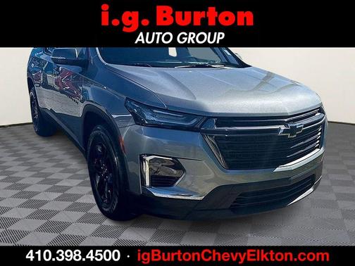 Sterling Gray Metallic 2023 Chevrolet Traverse LT Cloth