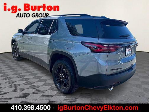 Sterling Gray Metallic 2023 Chevrolet Traverse LT Cloth