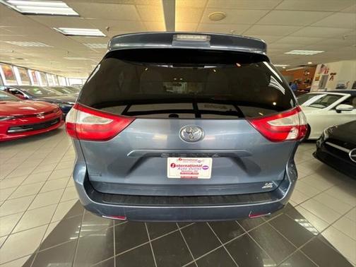 2017 Toyota Sienna LE
