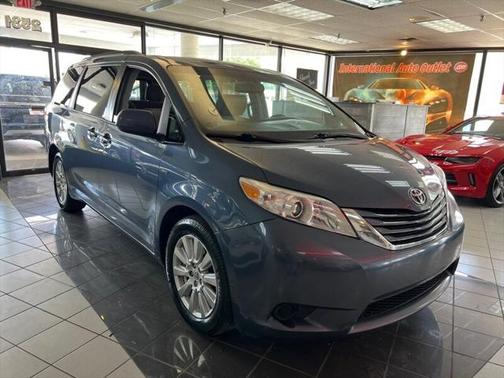 2017 Toyota Sienna LE