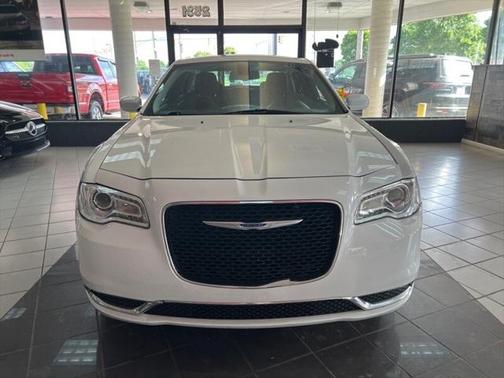 2018 Chrysler 300 Touring