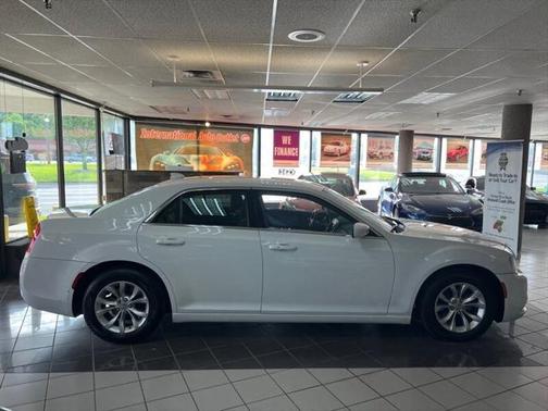2018 Chrysler 300 Touring