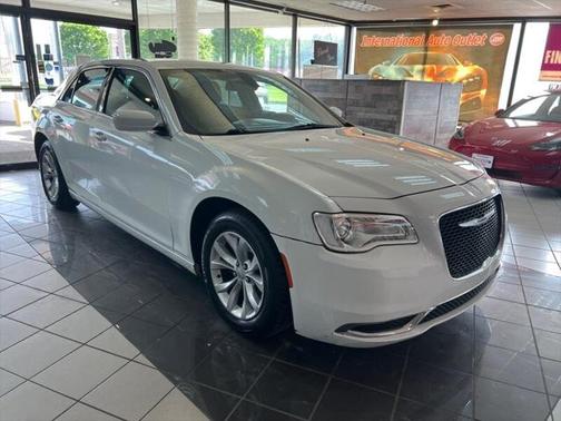 2018 Chrysler 300 Touring