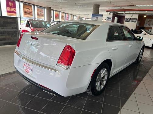 2018 Chrysler 300 Touring