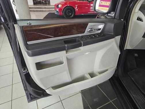 2010 Chrysler Town & Country Touring