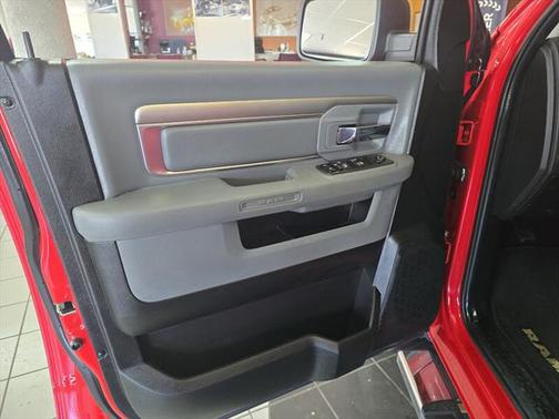 2019 RAM 1500 SLT
