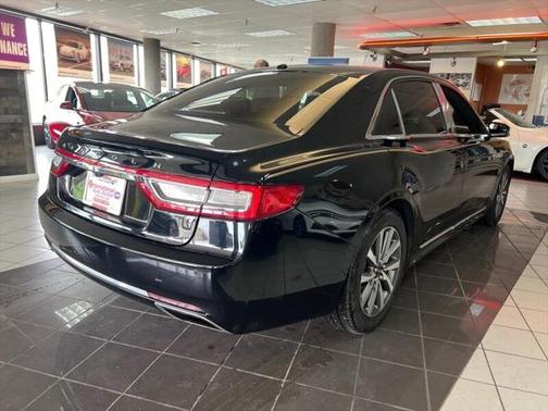 2017 Lincoln Continental Premiere