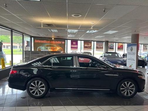 2017 Lincoln Continental Premiere