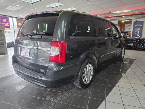 2012 Chrysler Town & Country Touring