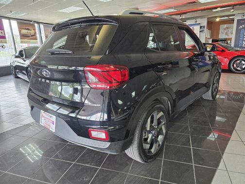 2023 Hyundai VENUE SEL