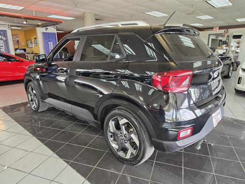 2023 Hyundai VENUE SEL