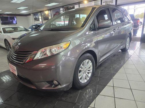 2011 Toyota Sienna XLE