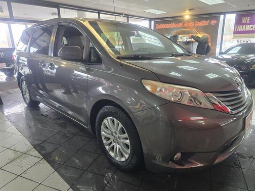 2011 Toyota Sienna XLE
