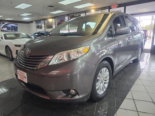 2011 Toyota Sienna XLE